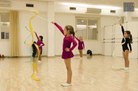 Le piccole atlete baresi della ginnastica ritmica: a 6 anni tra nastri, cerchi e ruote